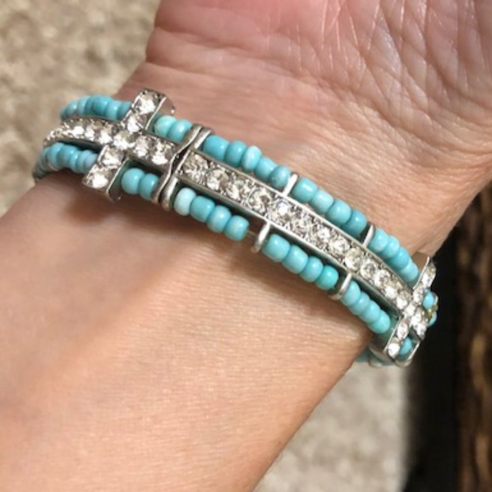 Bracelet with turquoise bead and crystal accents